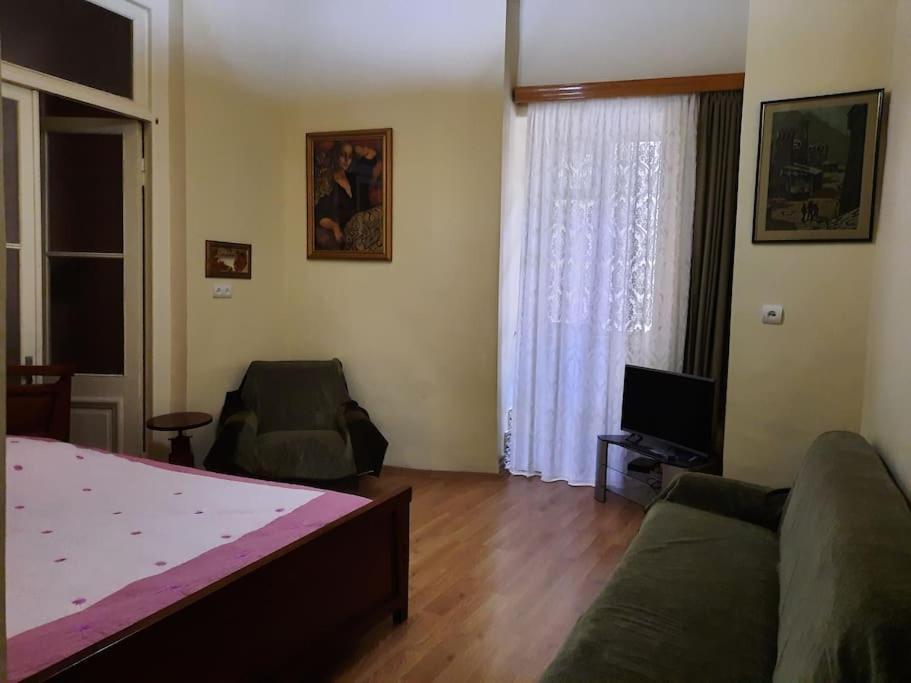Nataly Apartament-Old Tbilisi Center Exteriör bild